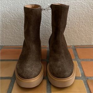 Brand New Suede Aquatalia MADDIE BOOTS size 6.5